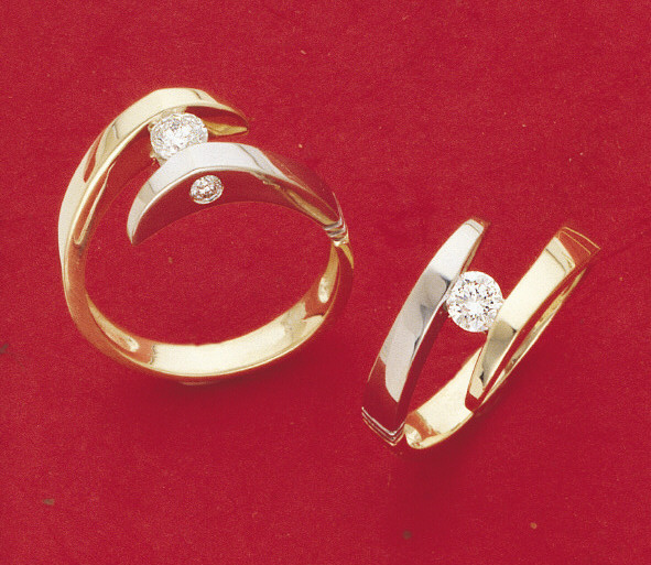 Two Tone Diamond Fashion Ring; .30cttw Diamond Total Weight.  1/4ct Round Bri...