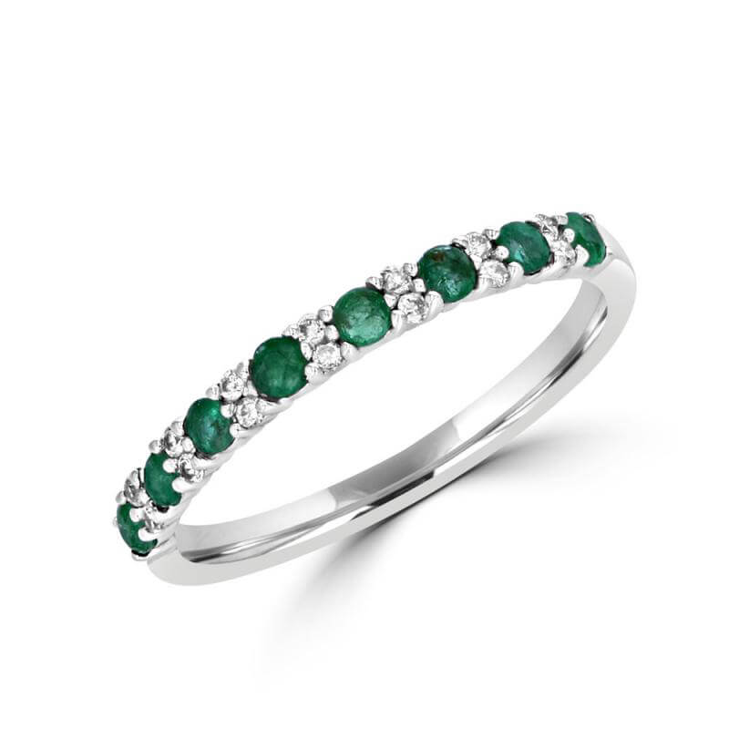 ROUND EMERALD AND TWO ROUND DIAMOND BAND RING
